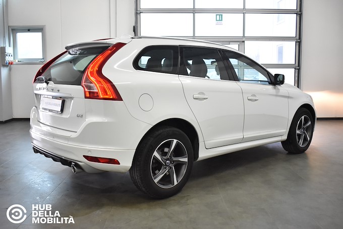 VOLVO XC60 D3 R-design Momentum